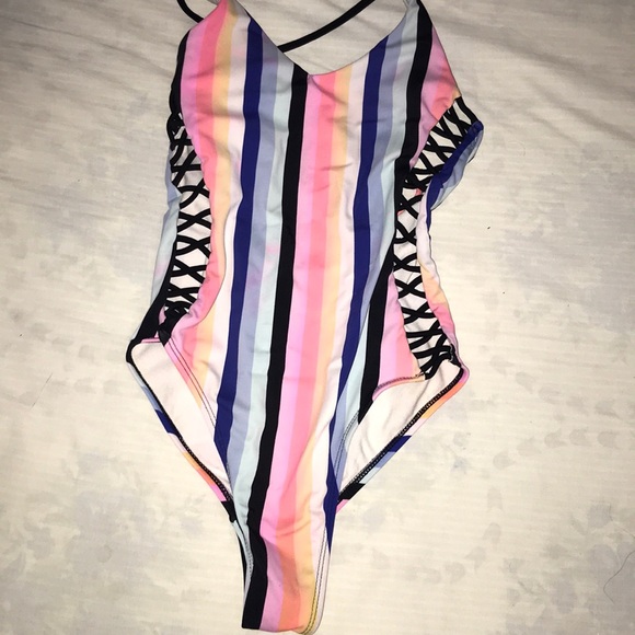 Bathing suit - Picture 1 of 3